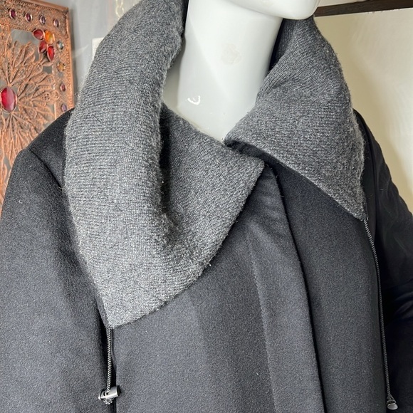 Sophia Cashmere Sz 8-10 Black Interior Quilt Cashmere Hidden Snap Front Coat - Picture 2 of 10